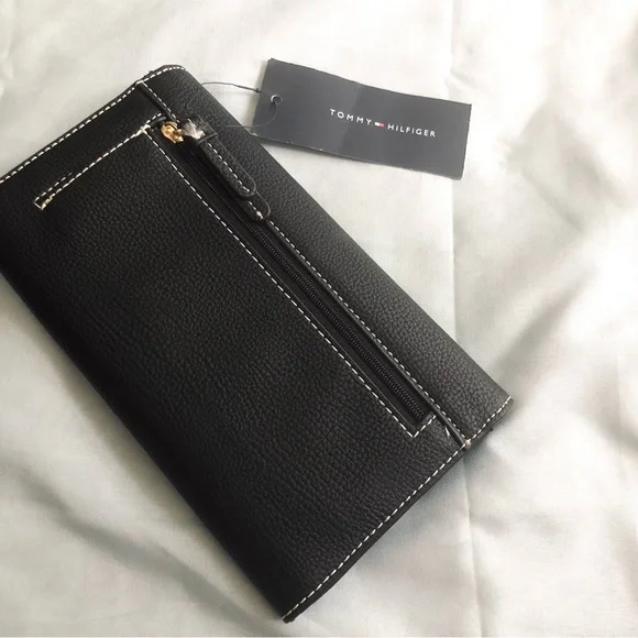 SOLD NWT Tommy Hilfiger Black Wallet - Picture 4 of 6